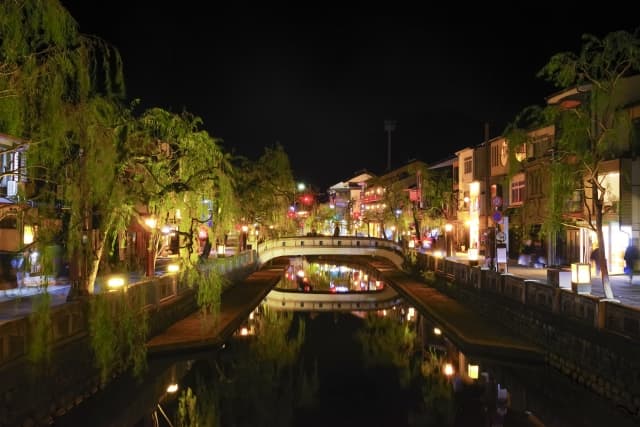 The Magic of Kinosaki Onsen – Canals, Willows, and Hot Springs